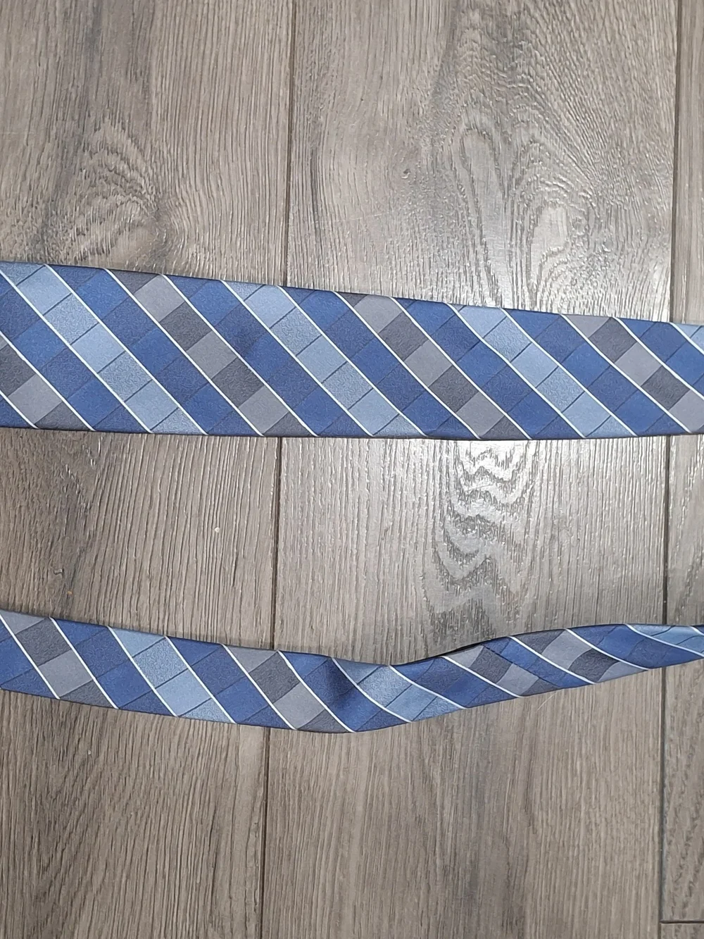 Kenneth Cole Reaction Blue Geometric Argyle Stripe Men's Silk Blend Neck Tie